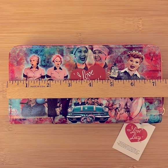 Brand New "I Love Lucy" Best Friends Graphic Colorful Wristlet Zip Around Wallet - Picture 8 of 15